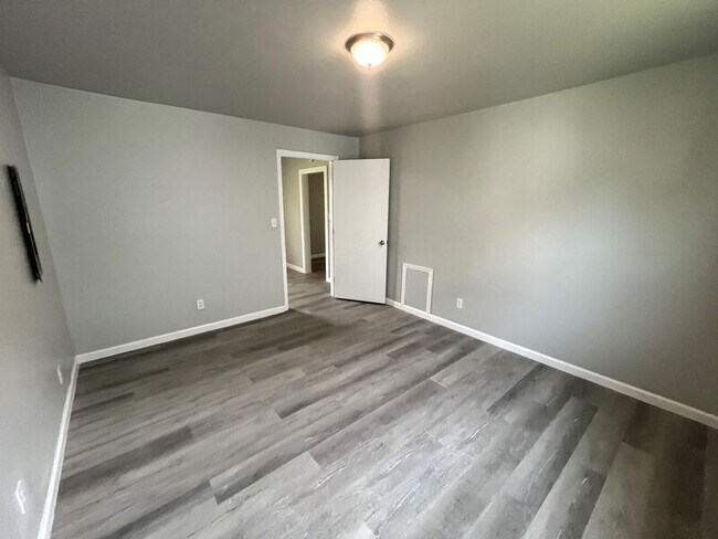 Foto del edificio - 1812 E 13th St