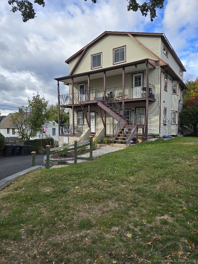 Building Photo - 144 Pine St