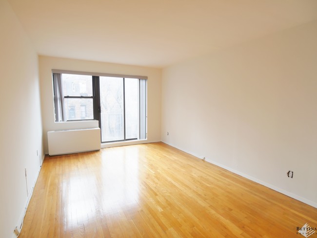 Interior Photo - 434 East 84th Street