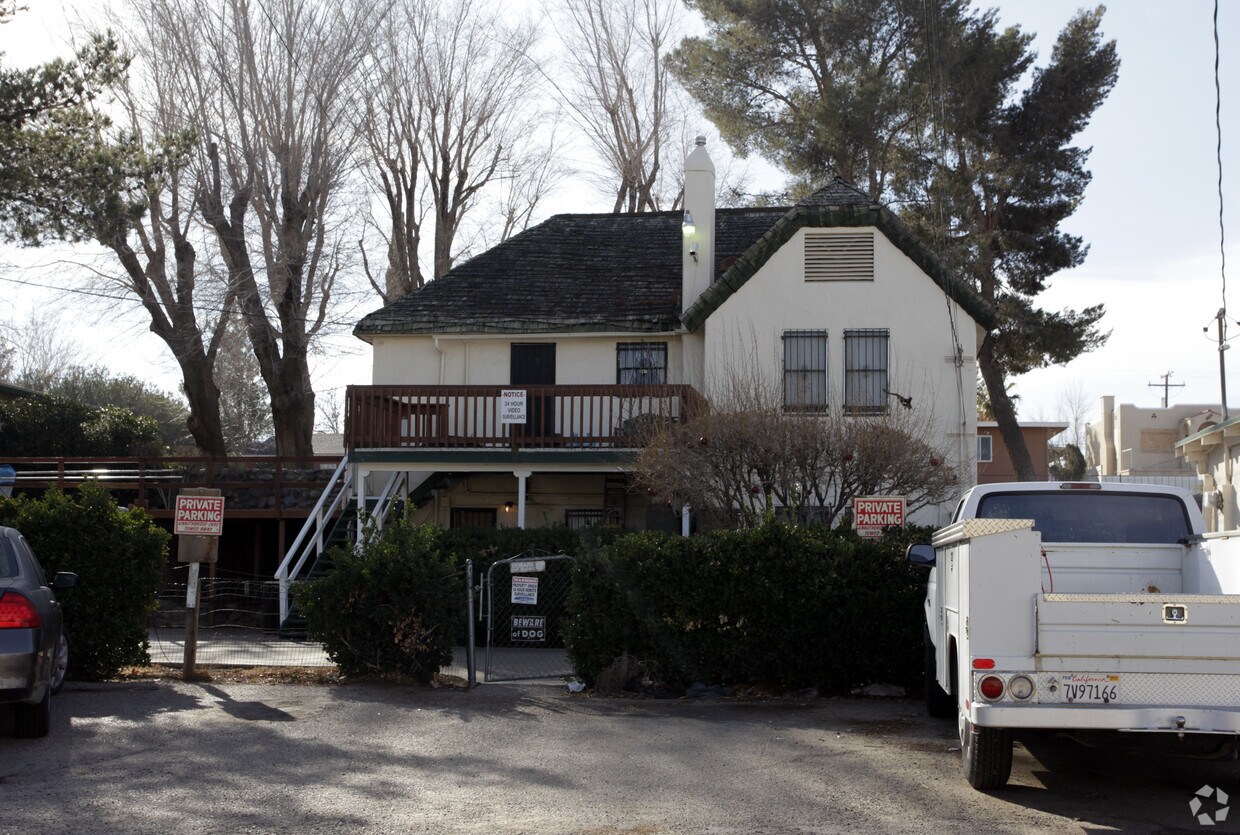 Building Photo - 301 E Fredricks St