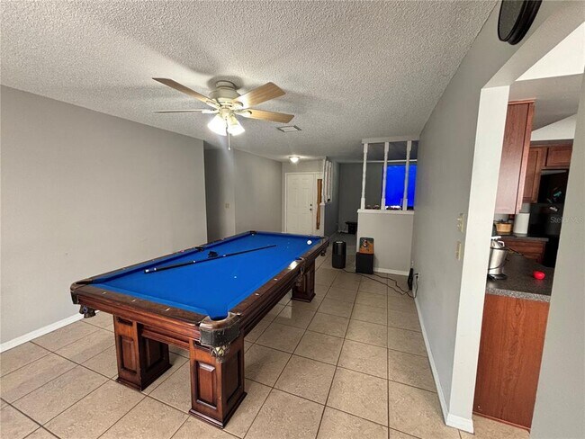 Foto del edificio - 2139 E Old Mill Dr