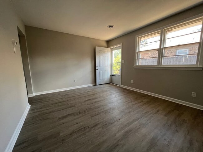 Building Photo - Chester,E.1045