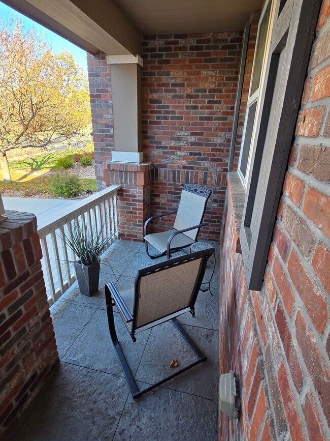 Foto del edificio - Beautiful and Expansive 4 Bed 3 Bath SFR b...