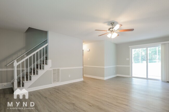 Foto del edificio - 712 Lampwick Ct