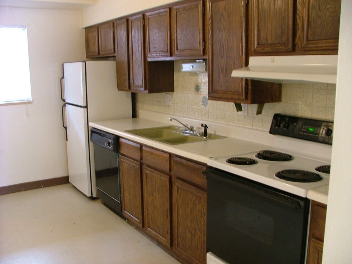 Building Photo - Spacious Garden-Level 2 Bed Near Downtown ...