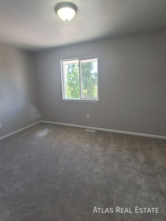 Building Photo - 5447 Fiesta Ln