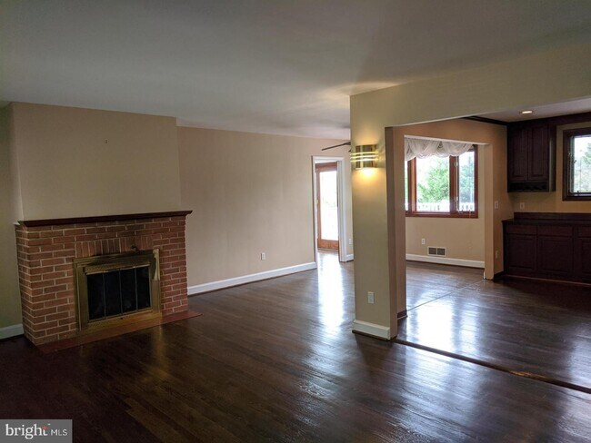 Building Photo - 2949 Terrace Dr