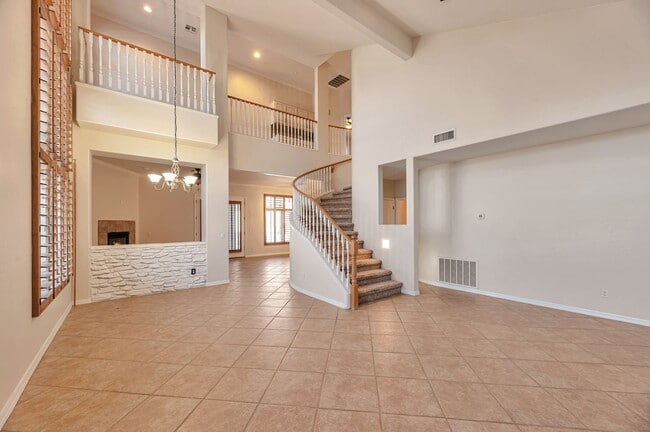 Building Photo - Stunning Mountain Views! Four Bed Home In East Scottsdale!