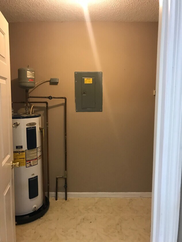 50 S Main St, Middletown, OH 45044 Townhouse for Rent in Middletown