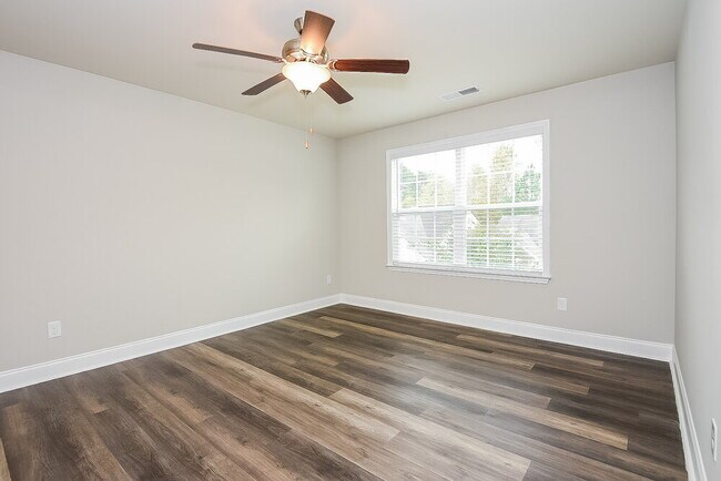 Building Photo - 77 Rosemont Ct