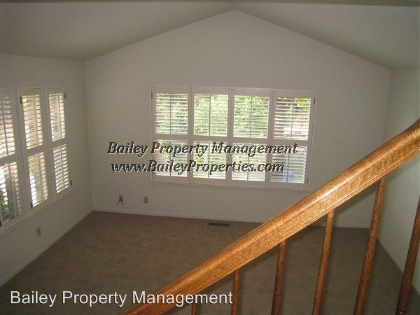 Building Photo - 510 La Honda Dr