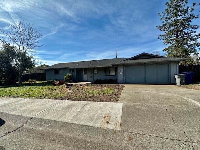 Foto principal - Charming 3 bedroom 2 bathroom home in beau...