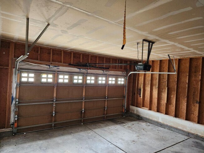 Foto del edificio - 3 Bedroom 2 full bathrooms in Brighton