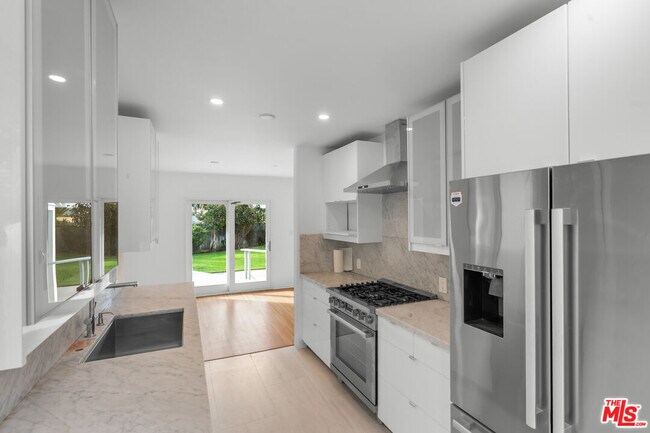 Foto del edificio - 11619 Francis Pl