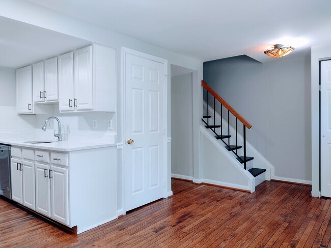 Building Photo - 5455 Hildebrand Ct