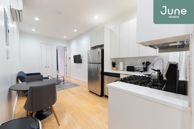 Building Photo - ROOM ONLY in 4-bed/2.0-bath Home