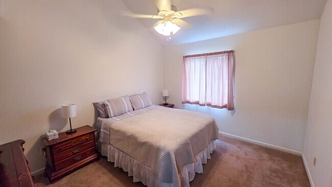 Foto del edificio - 500 Fairway Village Dr