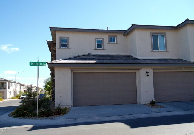 Building Photo - Mountains Edge Townhome