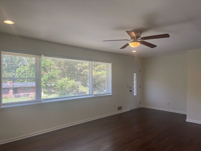 Foto del edificio - 665 Aline Dr NW