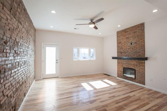Building Photo - 431 Sapphire Way