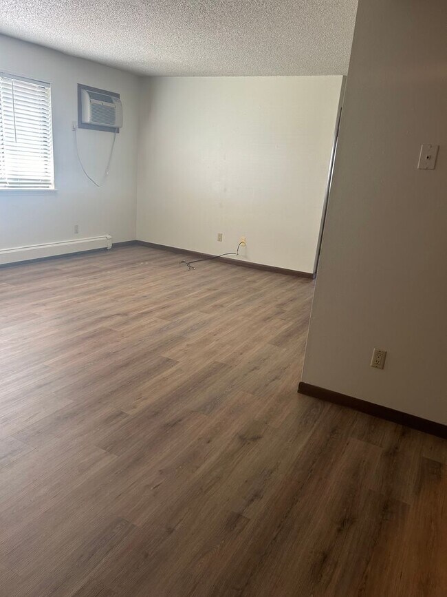 Foto del edificio - 3455 E Court St