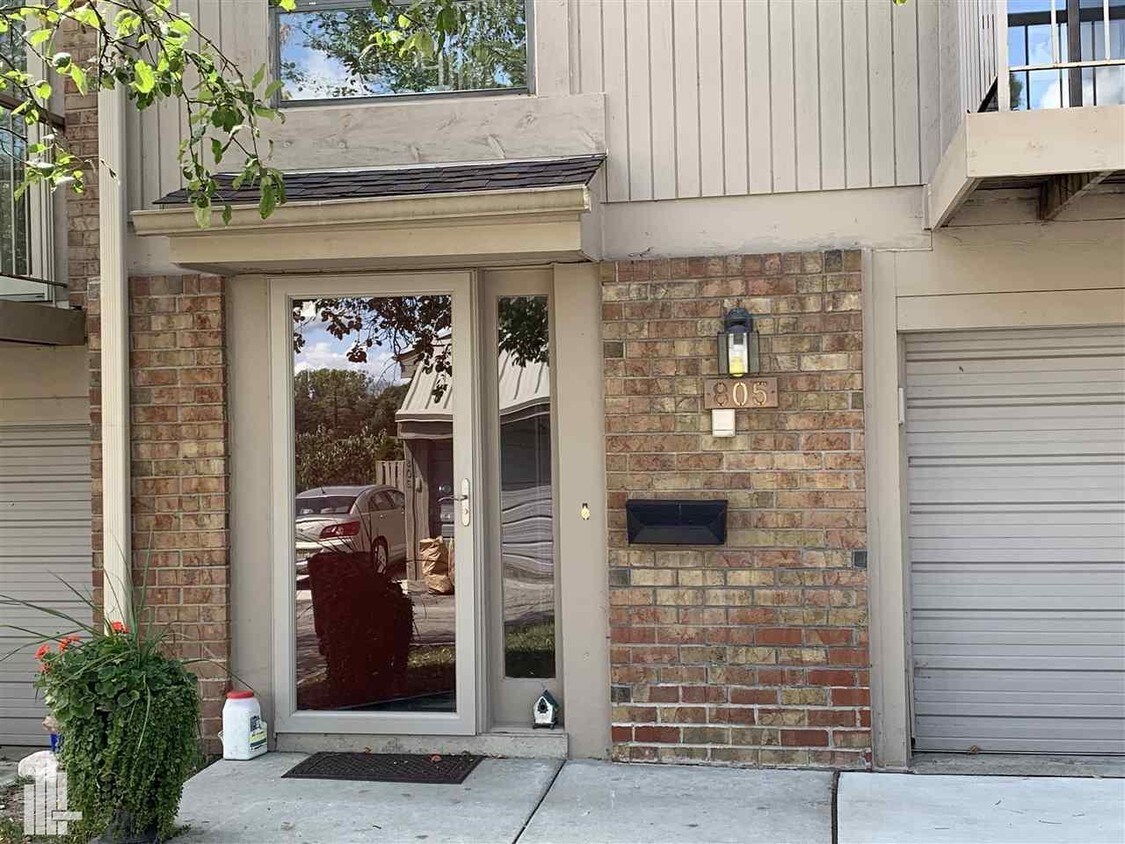 Primary Photo - 805 Oakbrook Ridge Dr