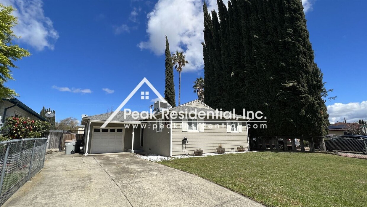 Primary Photo - 3 br, 1 bath House - 1520 Michigan Blvd