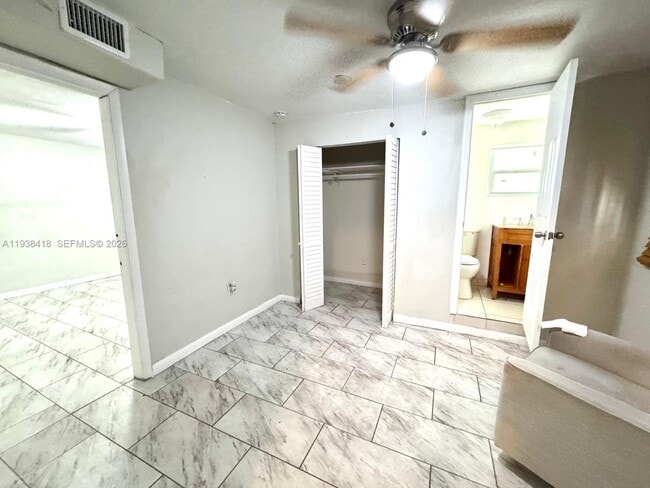 Building Photo - 465 NE 157th Ter