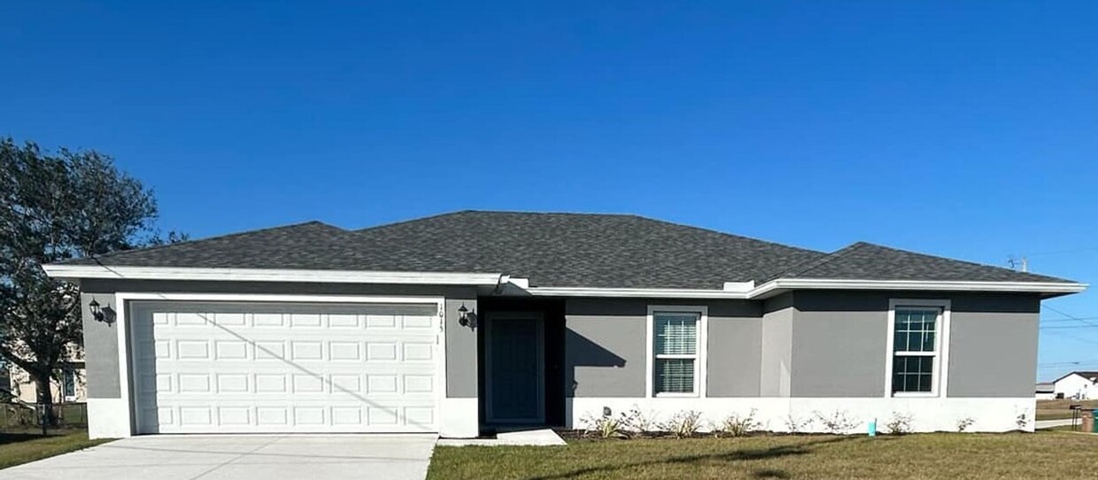 Foto principal - NEW construction 4/2 home Cape Coral