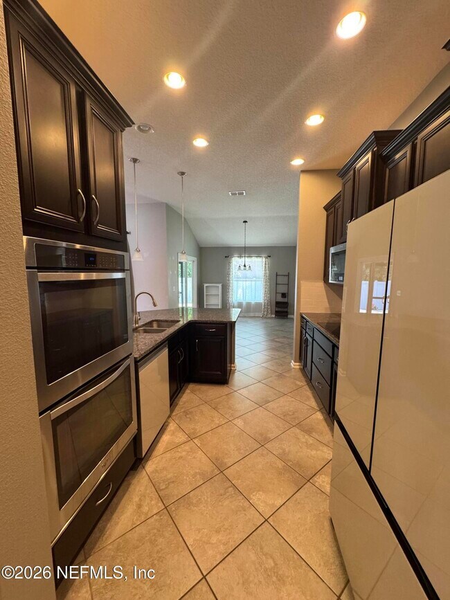 Foto del edificio - 5409 Parkside Lakes Dr