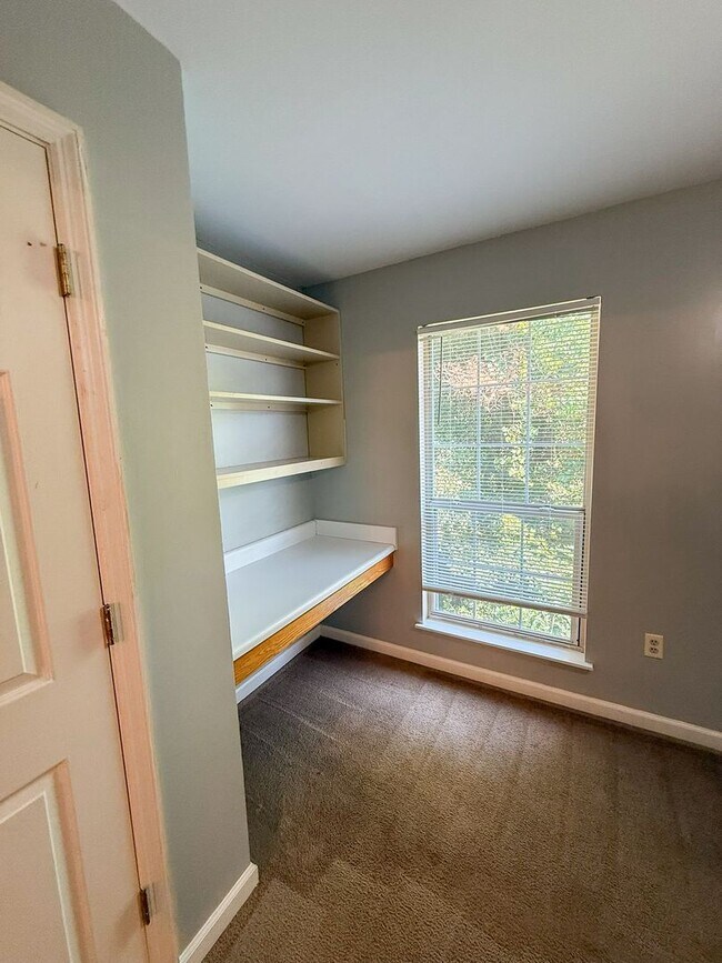 Foto del edificio - 4-Bed, 2-Bath at Tillman Place! $350/Per B...