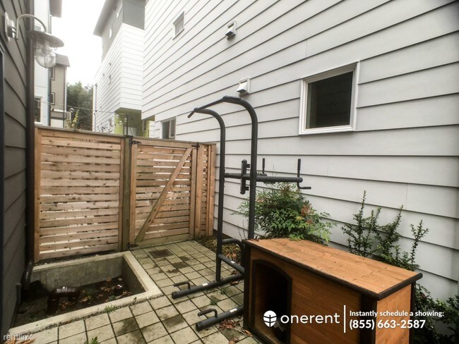 Building Photo - 6545 34th Ave SW