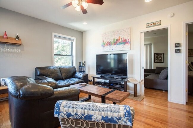 Foto del edificio - 4556 W Wilson Ave