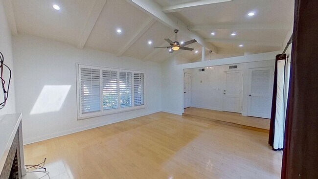 Building Photo - 10702 Carnaby St