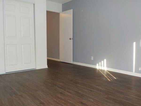 Foto principal - 6721 Riverton Ave