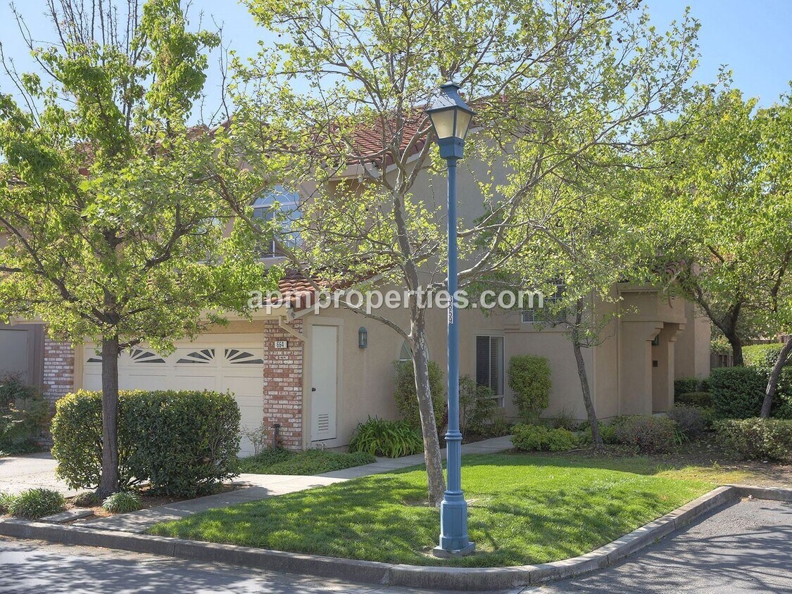 Primary Photo - 3 br, 2.5 bath House - 664 S Blackbrush Lane