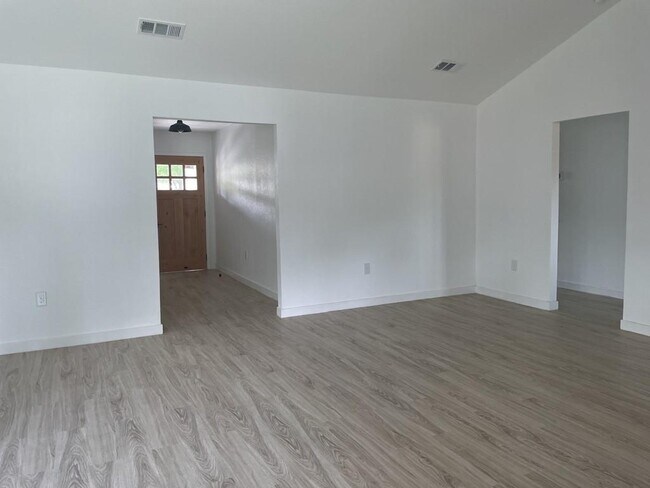 Foto del edificio - 15107 Spring Hill Ln