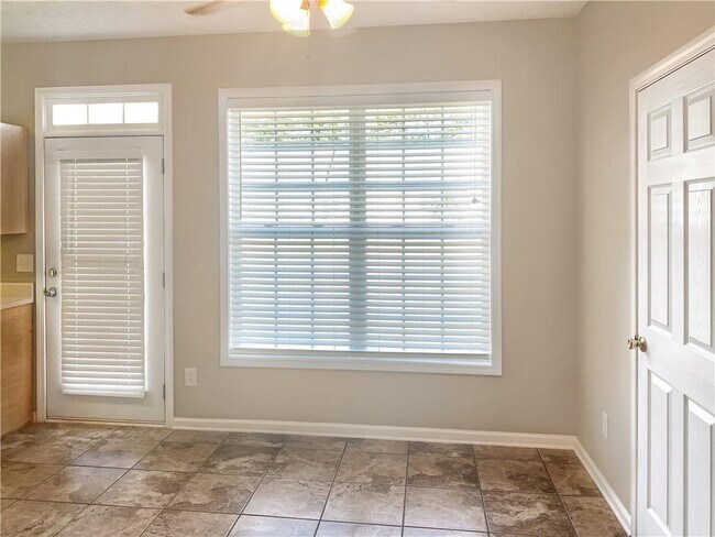 Foto del edificio - 3033 Kentmere Dr