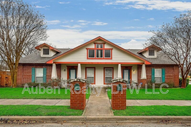 Foto principal - 306 E Main St