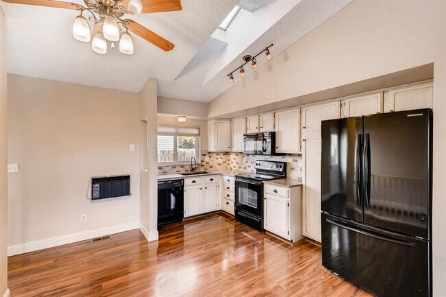 Foto del edificio - 2442 Dawn Ct