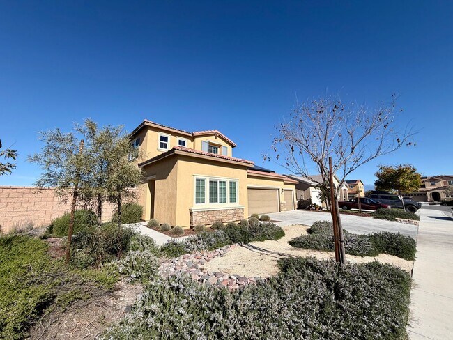 Foto del edificio - Solar Powered 4 Bedroom 3.5 Bath Sagewood Home with Private Casita & 3 Car Garage