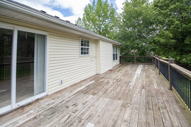 Building Photo - 3 Bed 3 Bath Home