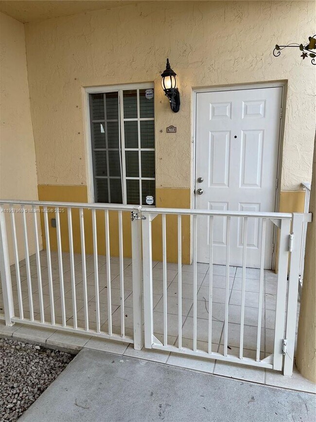 Foto del edificio - 6900 NW 179th St