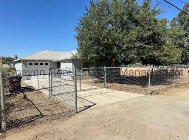 Building Photo - Mead Valley Home