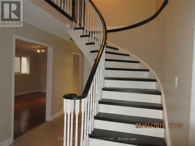 Photo du bâtiment - 74 Hudson Dr