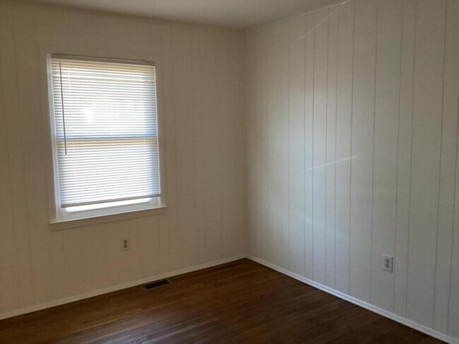 Foto del edificio - 242 E 35th St