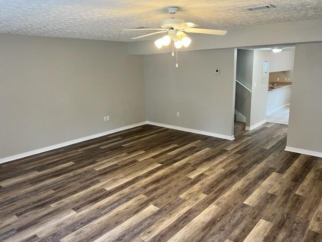 Building Photo - "Charming 2-Bed, 2-Bath Townhouse Retreat ...