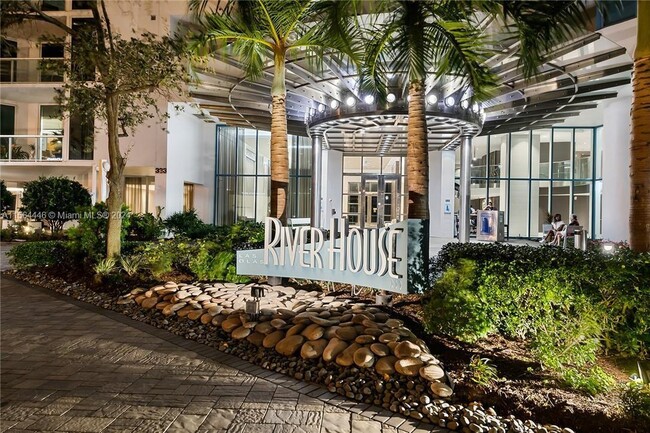 Building Photo - 333 Las Olas Way