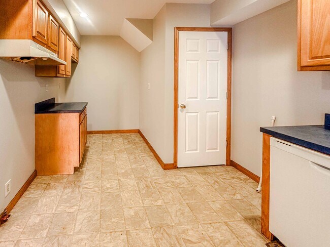 Foto del edificio - 4044 Asbury Dr