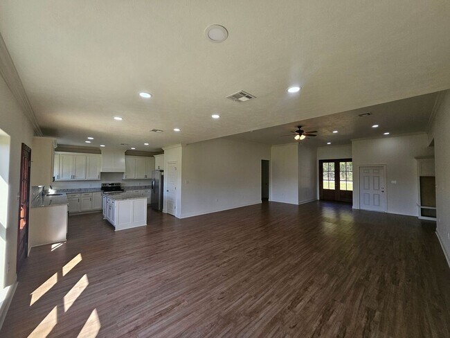 Building Photo - 748 Lockhart Cutoff Rd